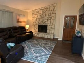 Building Photo - 2519 Country Club Dr