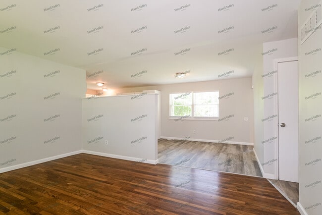 Foto del edificio - 1140 Lees Ln