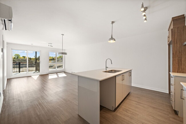 Building Photo - 1375 Crois Sherwood