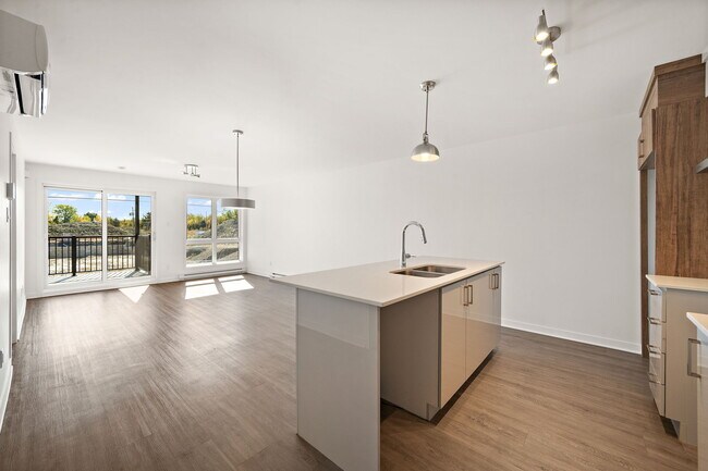 Photo du bâtiment - 1375 Crois Sherwood