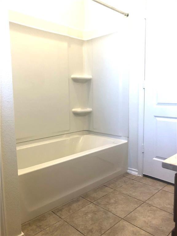 Building Photo - 7601 Lazy Creek Dr