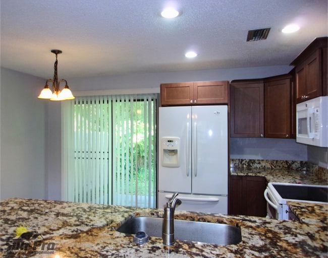 Building Photo - 323 Cavanah Dr