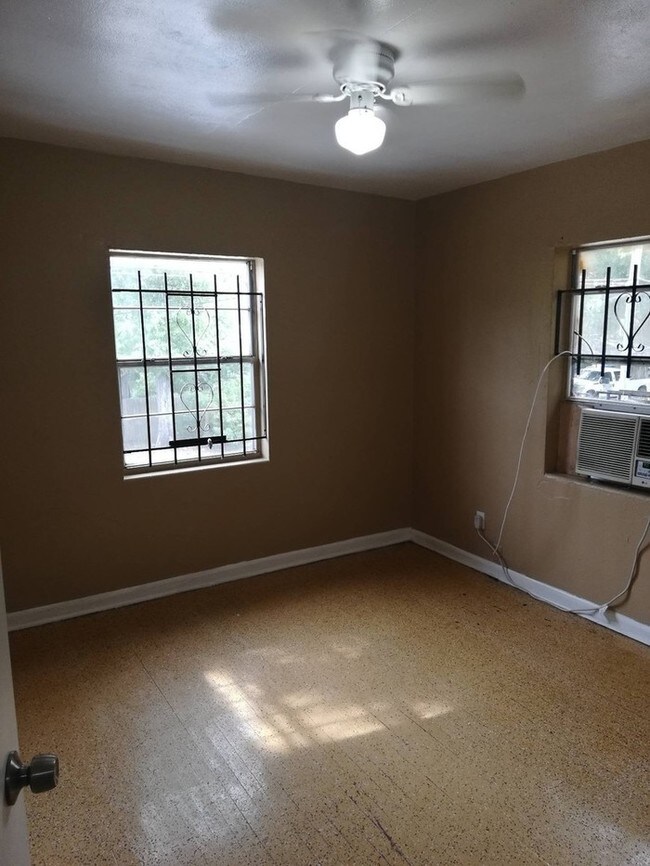 Foto del edificio - Updated 2/1 Apartment - $100 Move In Special