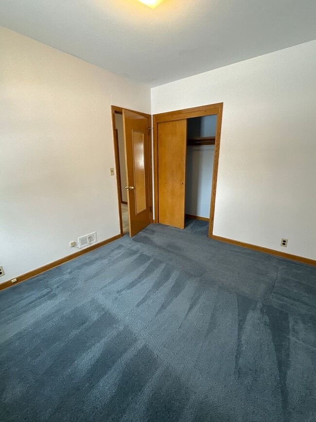 Foto del edificio - 1539 Byron Ave