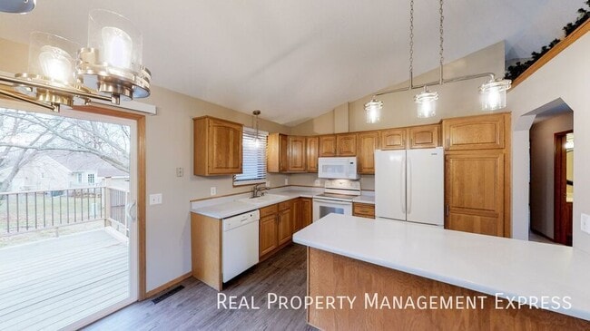 Building Photo - 4 Bedroom 3 Bathroom Home in Brandon SD