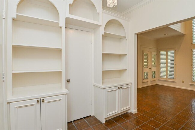 Building Photo - 294 Sugar Berry Cir