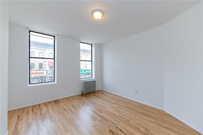 Building Photo - 5807-5805 5th Ave