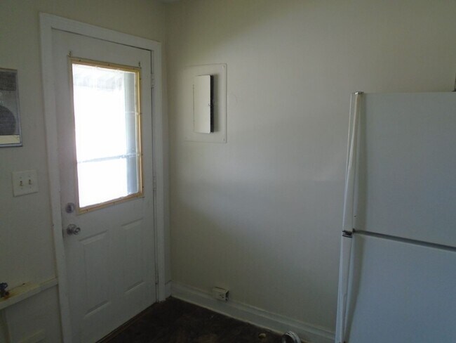 Building Photo - 100 Spring Ave