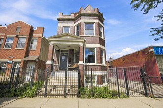 Building Photo - 3330 W Evergreen Ave