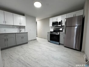 Building Photo - 45-51-51 Cowles St