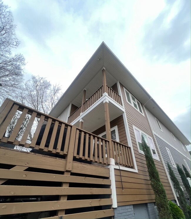 Building Photo - 1215 Seigle Ave