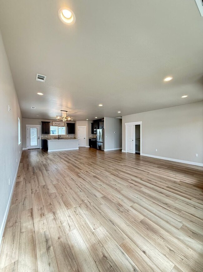 Foto del edificio - Beautiful 3 Bed / 2 Bath Home in Agate Meadows – White City