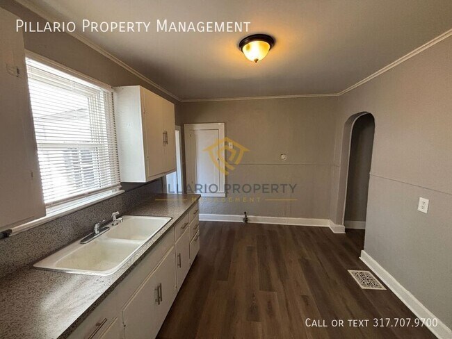 Building Photo - 711 W 22nd St