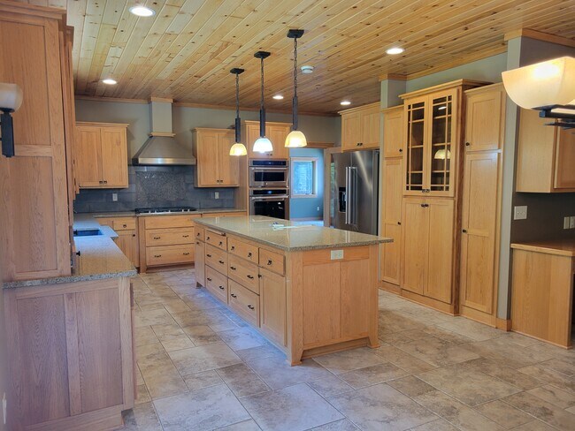 Building Photo - 28125 Sunny Beach Rd
