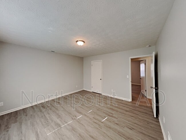 Building Photo - 739 S Carter Dr