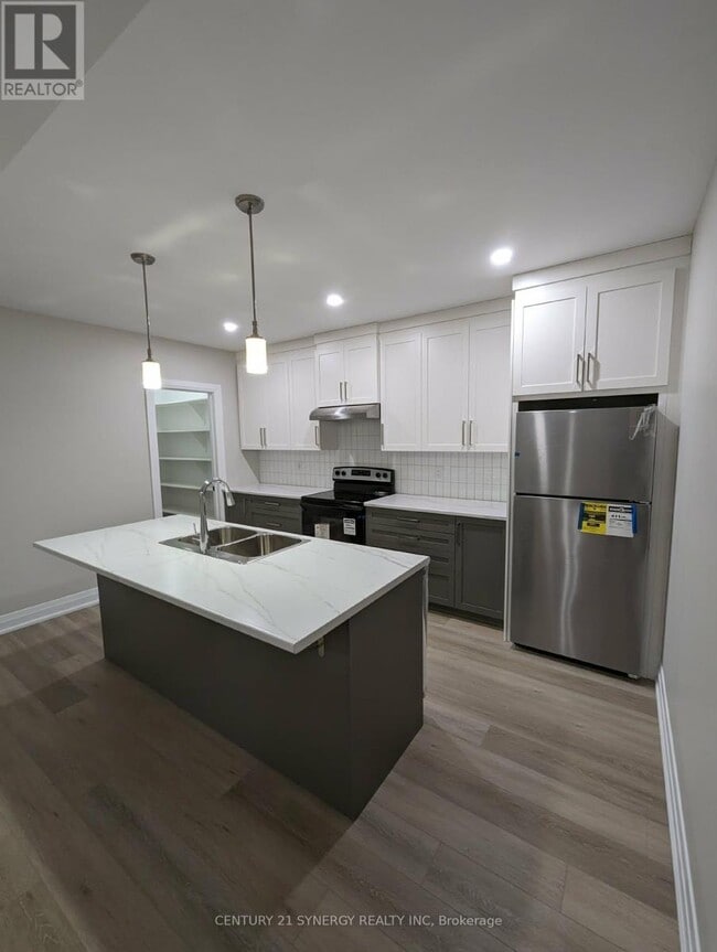 Building Photo - 824 Namur St