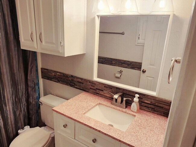 Building Photo - 1 Bedroom Condo in Garland