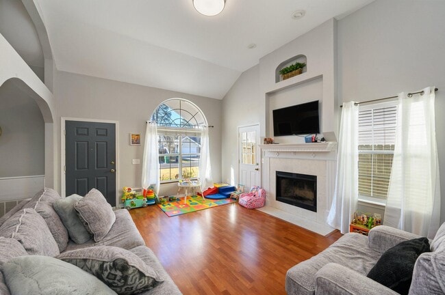 Building Photo - 1221 Charleston Cir