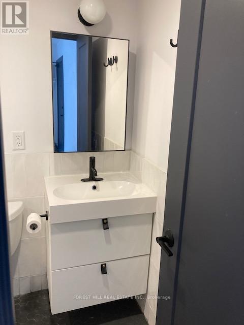 Building Photo - 204 Kingston Rd