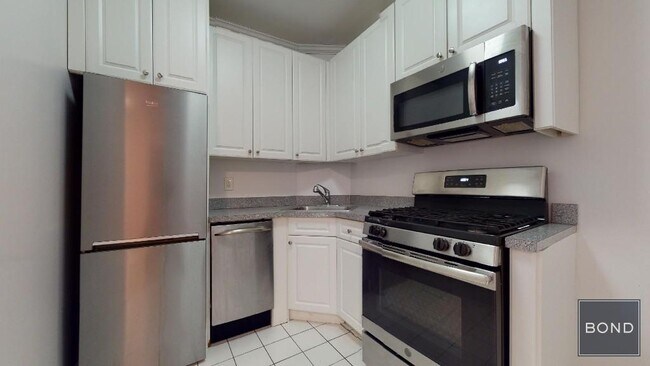 Foto del edificio - 516 E 80th St