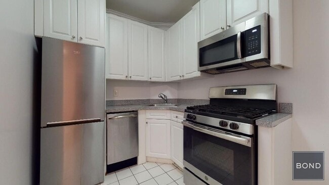 Building Photo - 516 E 80th St
