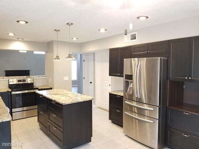 Foto del edificio - 4 br, 3.5 bath House - 528 Emberwood Dr