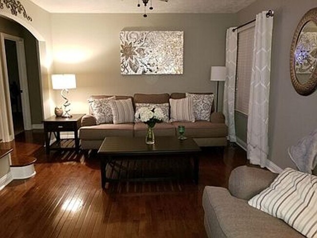 Foto del edificio - 3 bedroom 1 bath