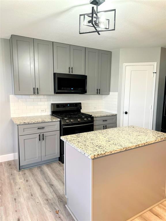 Building Photo - 1611 Wooded Acres Dr
