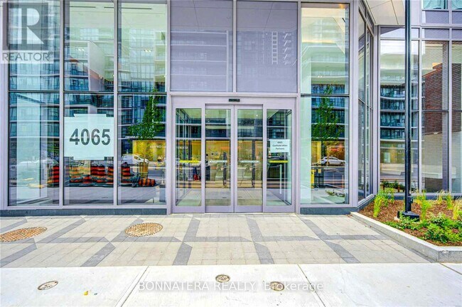 Photo du bâtiment - 4065-4065 Confederation Pkwy