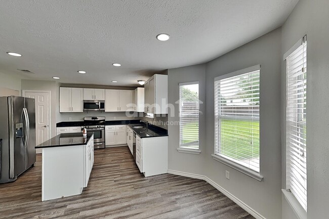Building Photo - 14006 Honey Bee Ct