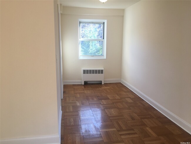 Building Photo - 15 Schenck Ave