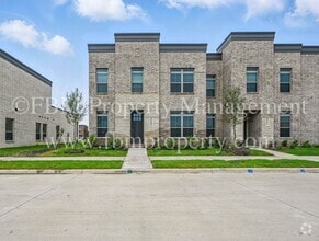 Building Photo - 2109 Luna Dr