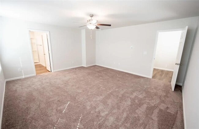 Building Photo - 2848 McKenzie Dr