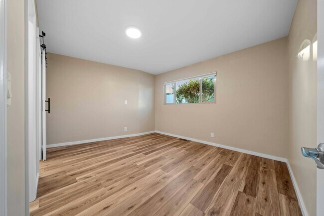 Foto del edificio - 2039-41 Bonita St