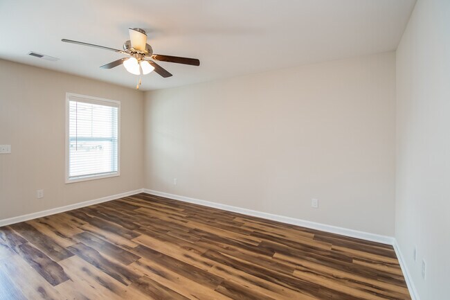 Foto del edificio - 925 Dawsons Park Wy