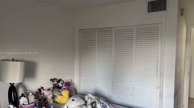 Foto del edificio - 7304 SW 82nd St