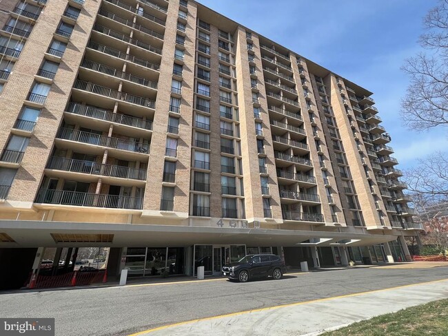 Building Photo - 4600 S Four Mile Run Dr