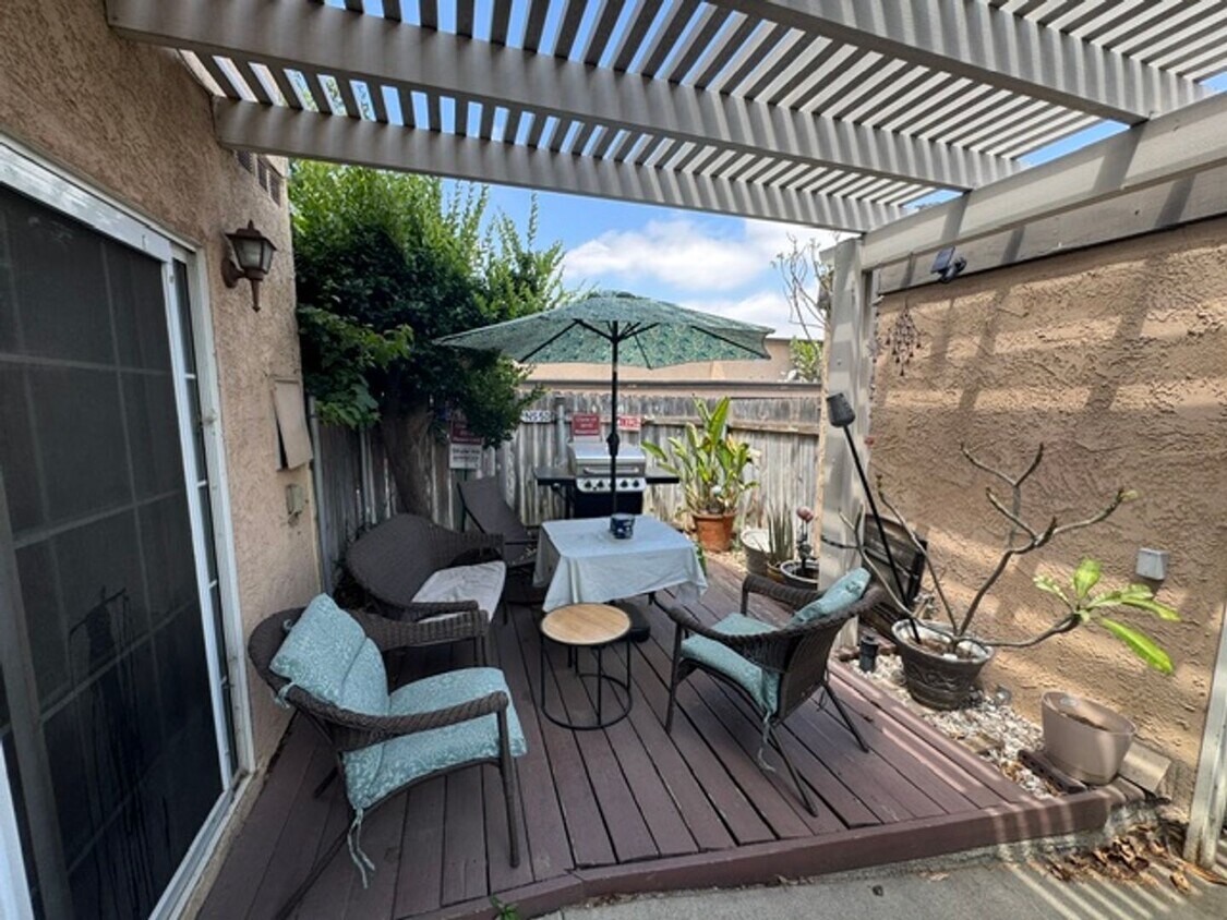 Foto del edificio - 10570 White Oak Dr
