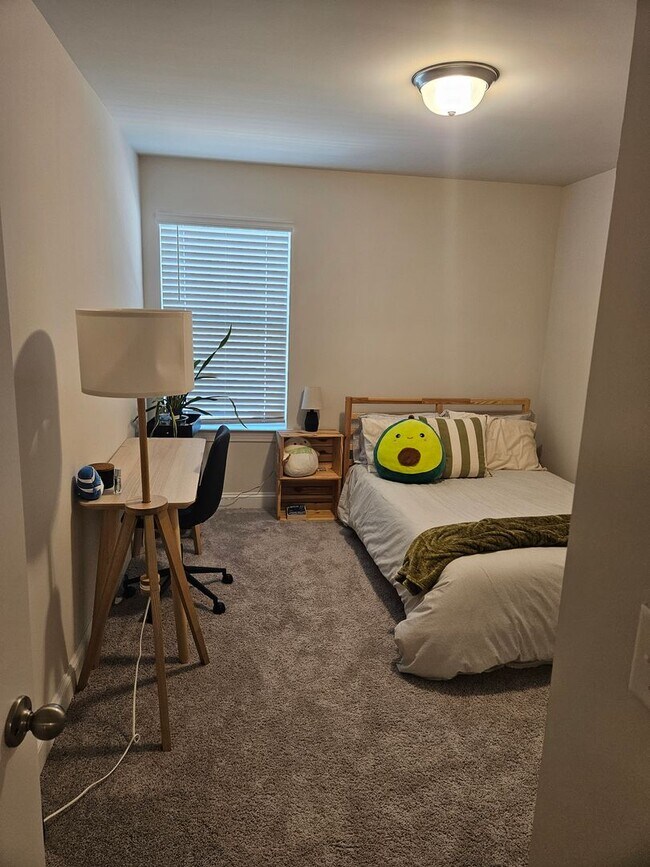 Building Photo - FOR LEASE - FULLY FURNISHED 3 BEDROOM TOWNHOME IN LEBANON!