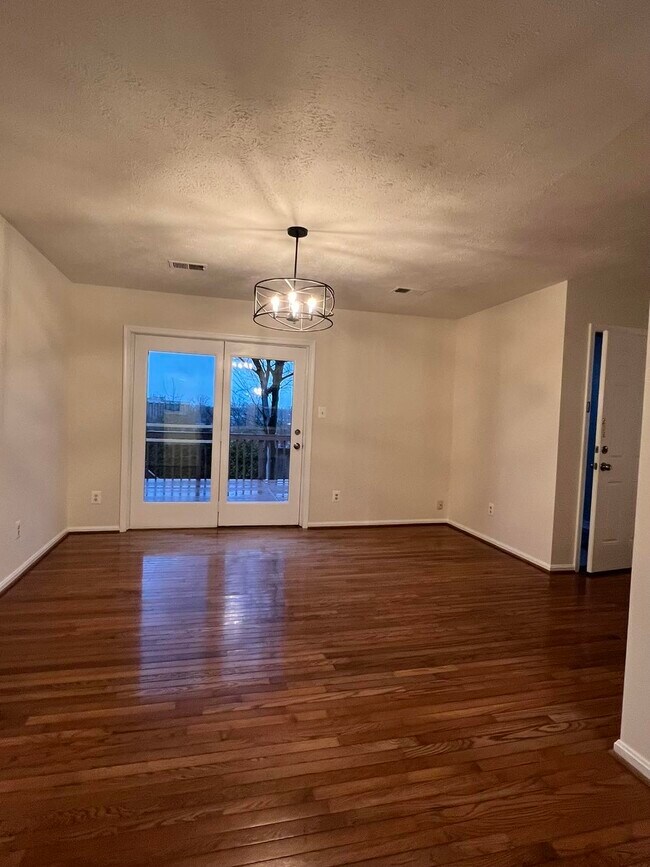 Foto del edificio - 5350 Ravensworth Rd