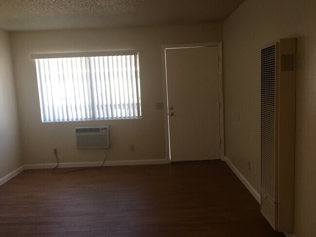Building Photo - One Bedroom Apartment ONLY $1,195 Per Month!