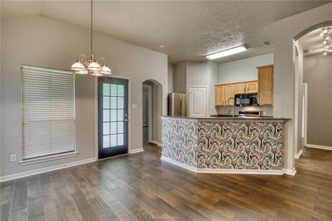Building Photo - 2032 Mountain Wind Loop