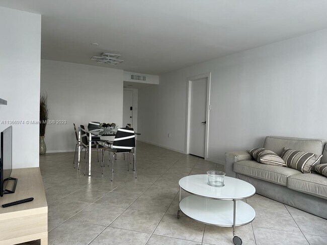 Foto del edificio - 18041 Biscayne Blvd