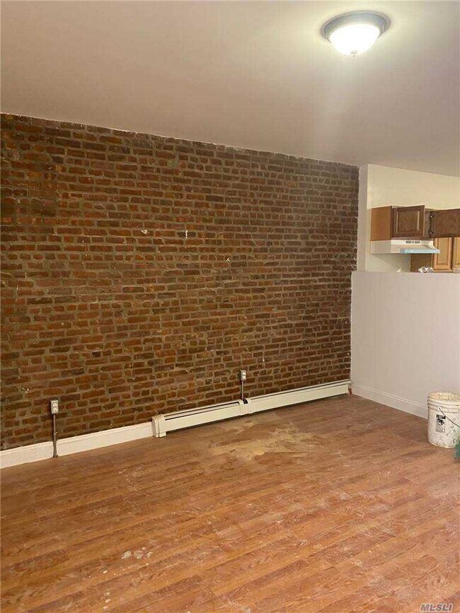 Building Photo - 253 E 28th St