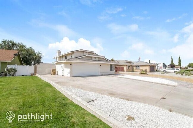 Building Photo - 13810 Driftwood Dr, Victorville, CA, 92395