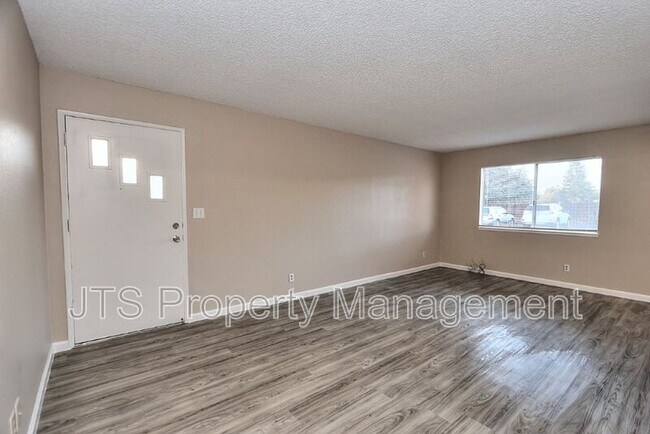 Foto del edificio - 319 Montrose Dr