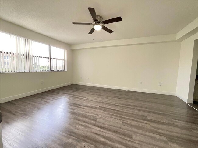 Foto del edificio - 9357 SW 77th Ave