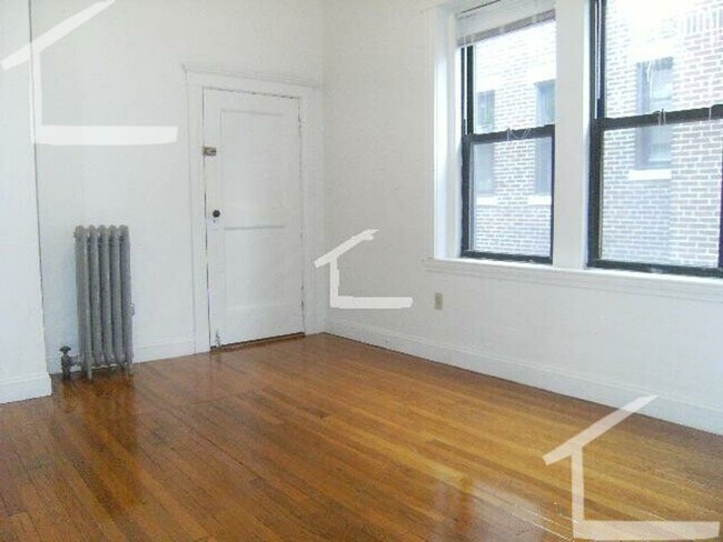 Foto del edificio - 9/1 Great deal on a 4BR/2BA w/heat inc, balcony!
