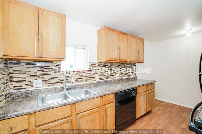 Foto del edificio - 2468 McGuffey Rd