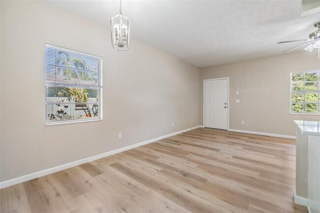 Foto del edificio - 6740 Carnelian Ave